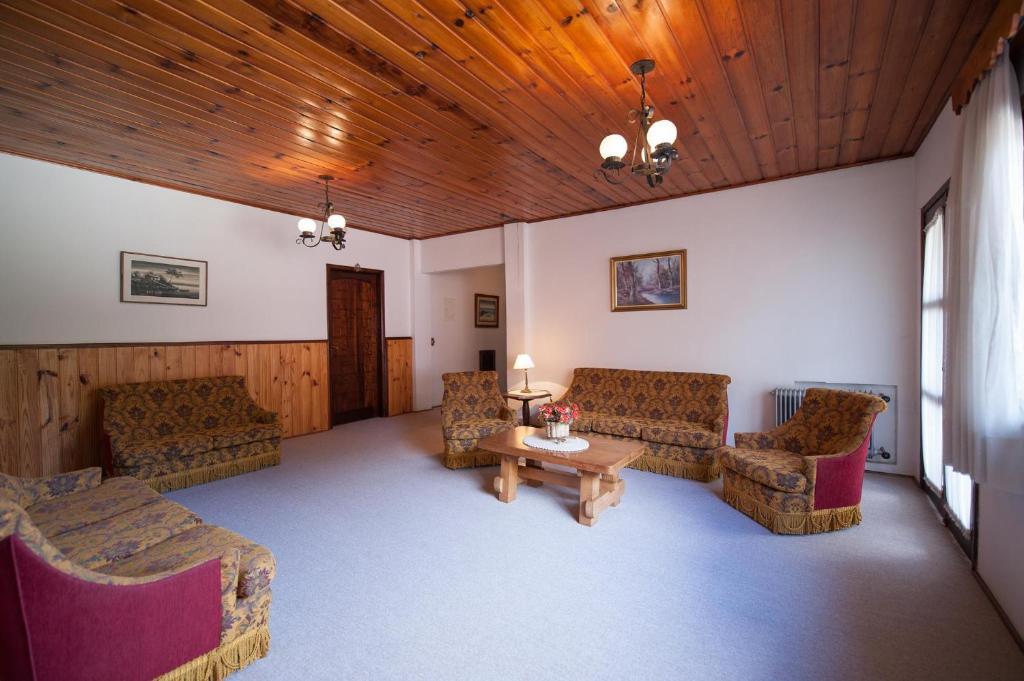 Hotel Vila Regina Campos do Jordão Buitenkant foto