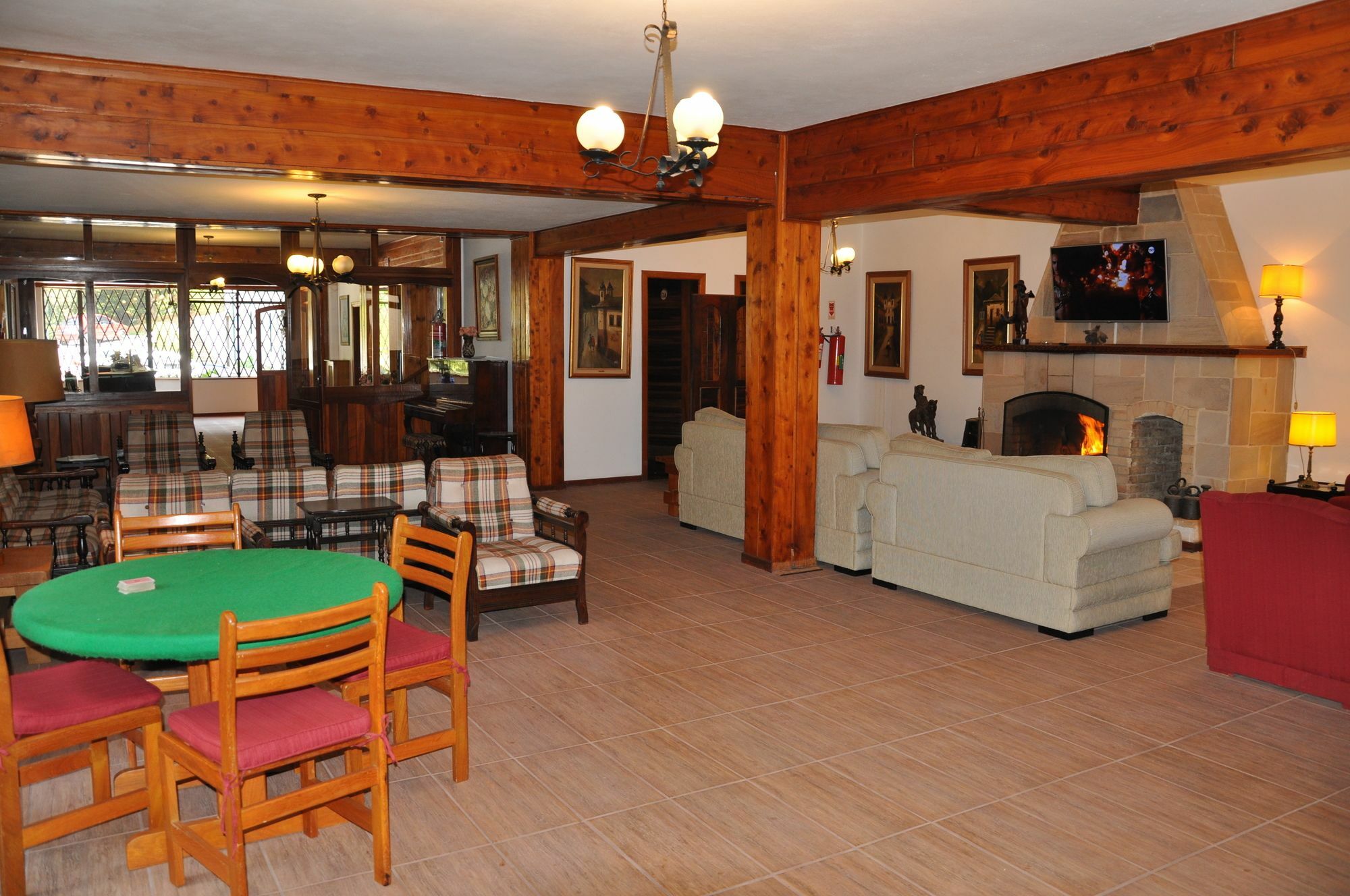Hotel Vila Regina Campos do Jordão Buitenkant foto