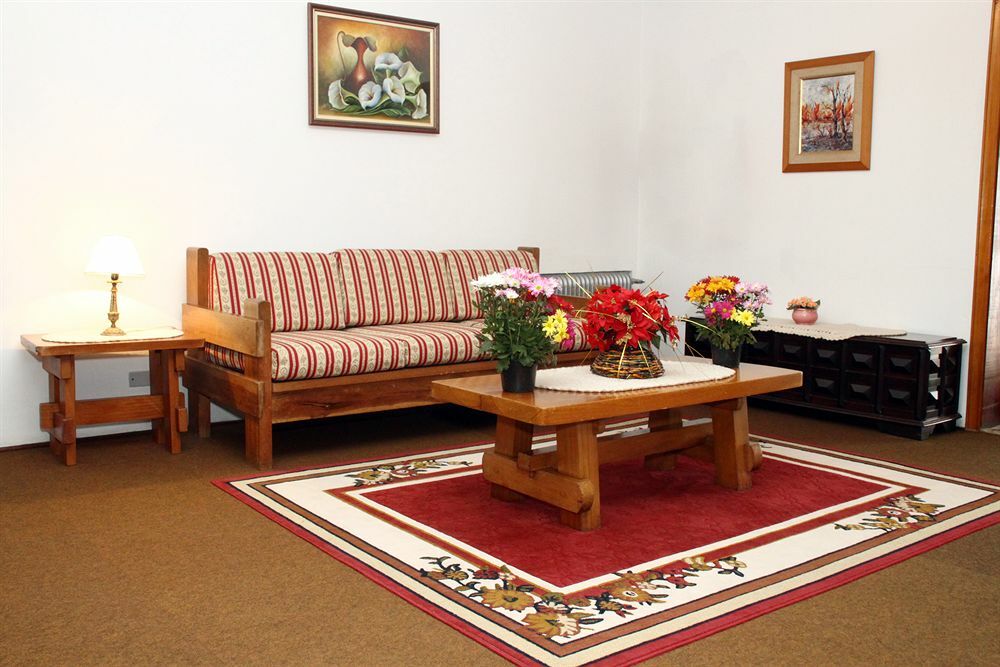 Hotel Vila Regina Campos do Jordão Buitenkant foto